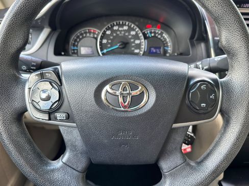 Used 2014 Toyota Camry LE FWD image 17