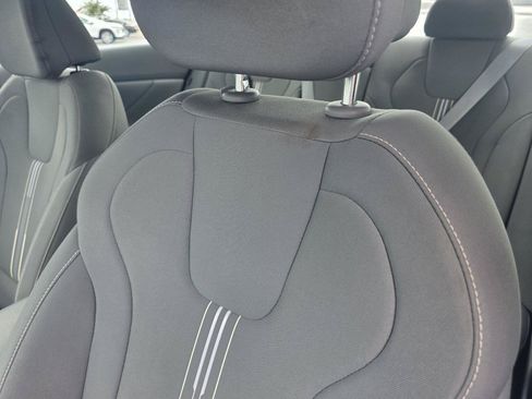 Used 2025 Hyundai Elantra SEL FWD image 21
