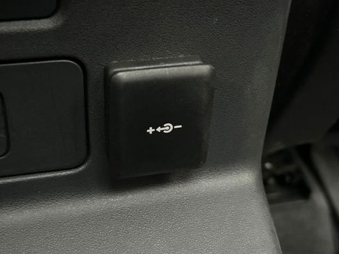 Used 2025 Land Rover Range Rover Velar Dynamic SE image 22