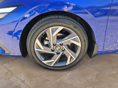 Used 2025 Hyundai Elantra SEL image 29