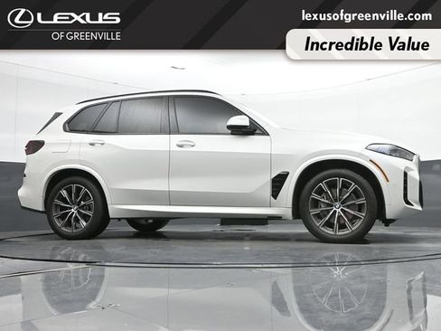Used 2025 BMW X5 xDrive40i w/ M Sport Package AWD/4WD image 11