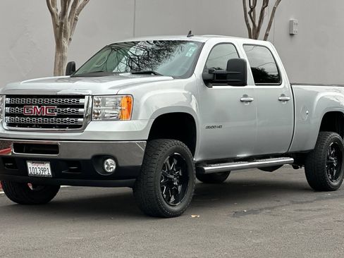 Used 2014 GMC Sierra 3500 SLT w/ SLT Convenience Package image 8