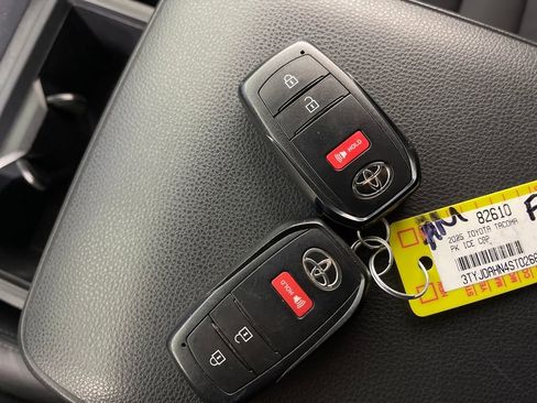 Certified 2025 Toyota Tacoma SR image 24