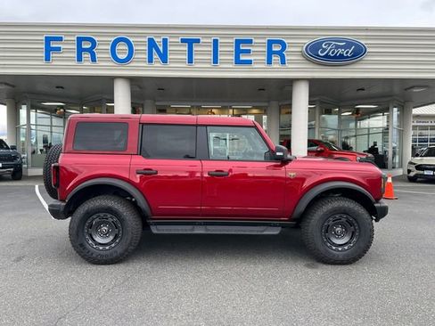 New 2025 Ford Bronco Badlands image 2
