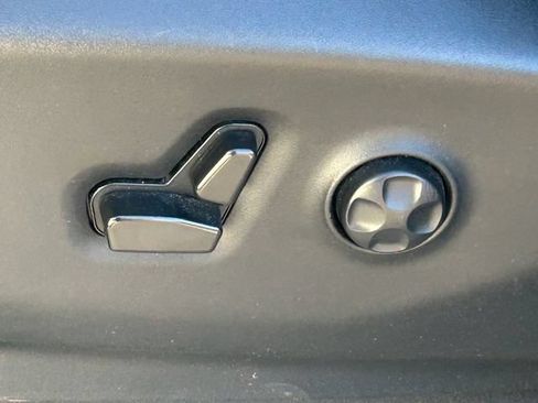 Used 2023 Chrysler Pacifica Touring-L FWD image 26