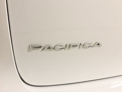 Used 2022 Chrysler Pacifica Limited image 47