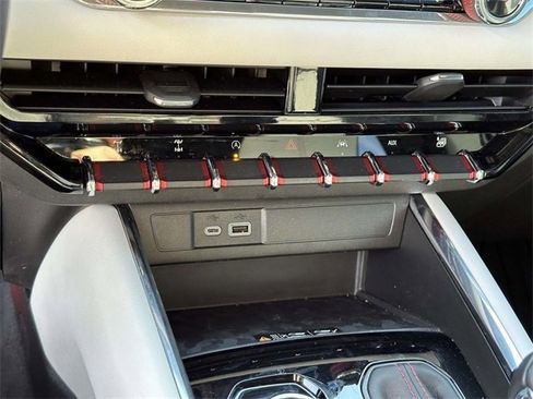 Used 2024 GMC Canyon AT4X image 12