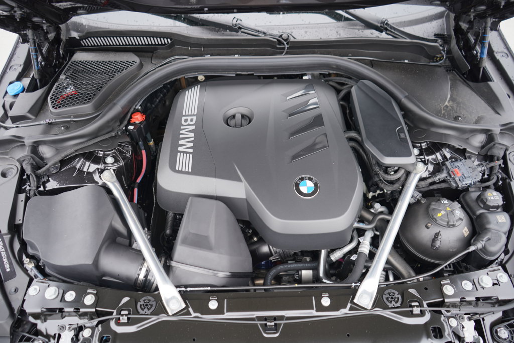 Used 2026 BMW 530i w/ Premium Package RWD image 22