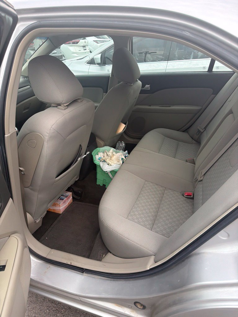 Used 2010 Ford Fusion SE FWD image 4