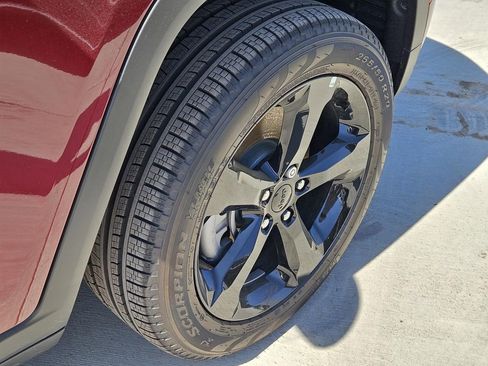 New 2025 Jeep Grand Cherokee L Limited w/ Black Appearance Package image 7