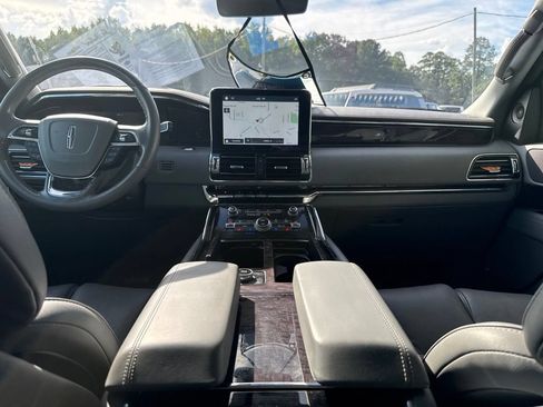 Used 2019 Lincoln Navigator Select w/ Technology Package AWD/4WD image 29
