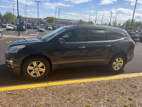 Used 2013 Chevrolet Traverse LT FWD image 3