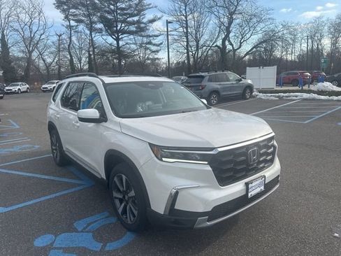 New 2025 Honda Pilot Touring image 10