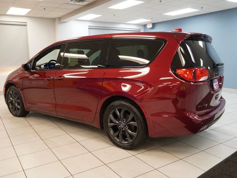 Used 2019 Chrysler Pacifica Touring Plus w/ S Appearance Package FWD image 7