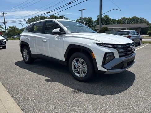 New 2025 Hyundai Tucson SE image 6