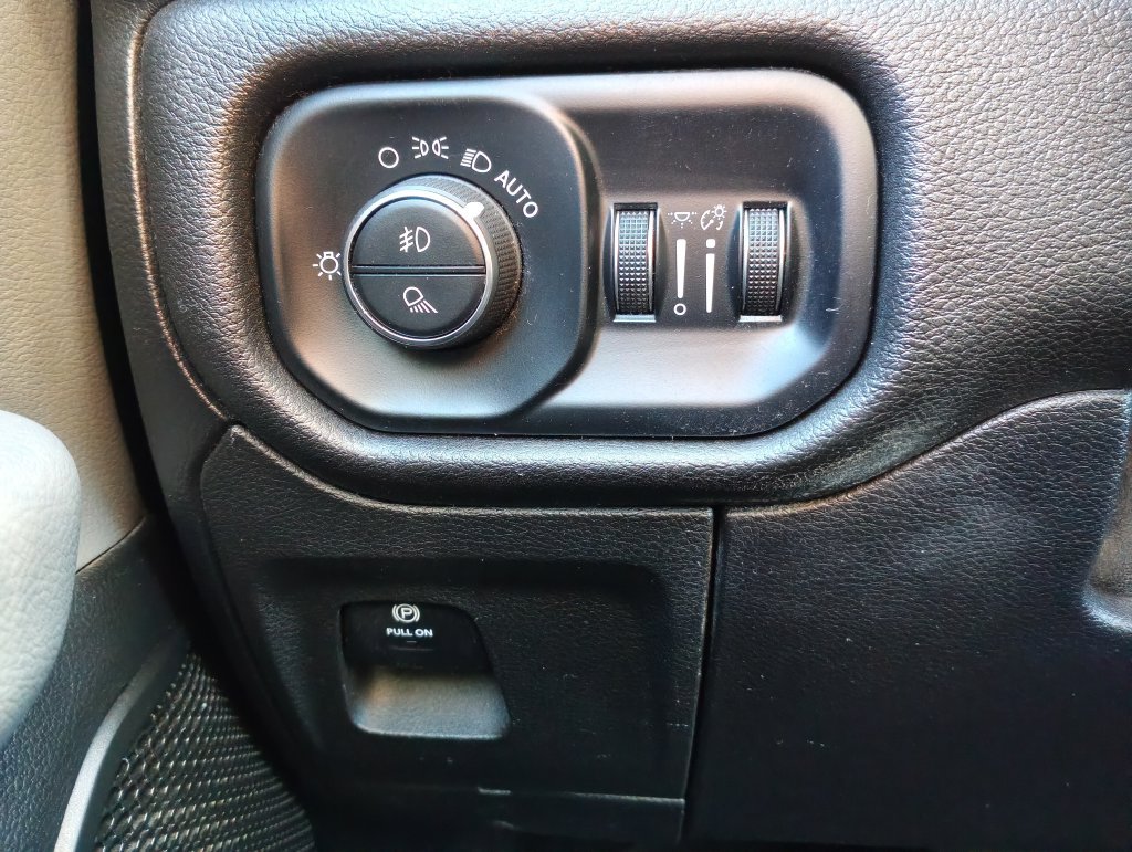 Used 2019 RAM 1500 Big Horn AWD/4WD image 17
