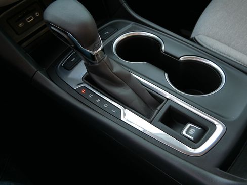 Used 2024 Chevrolet Equinox LT AWD/4WD image 29