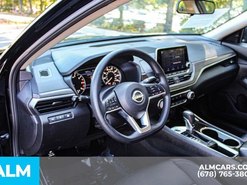 Used 2024 Nissan Altima 2.5 SV FWD image 21