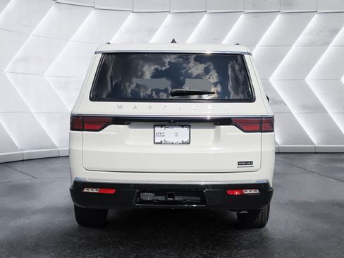 Used 2024 Jeep Wagoneer L Series II RWD image 4