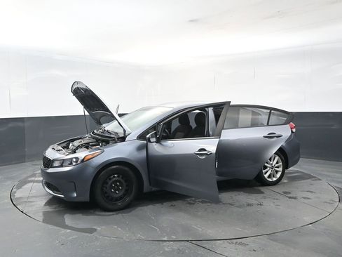 Used 2017 Kia Forte S image 31