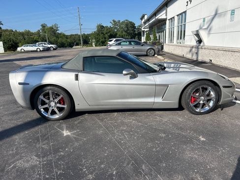 Used 2006 Chevrolet Corvette Convertible w/ Preferred Equipment Group RWD image 9