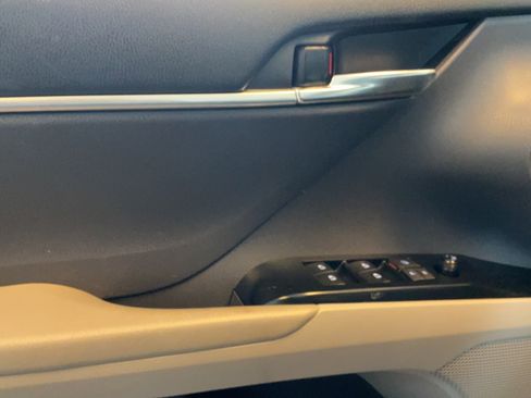 Used 2019 Toyota Camry LE FWD image 23