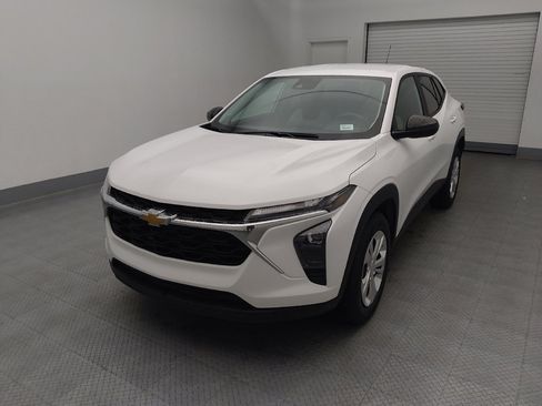 Used 2025 Chevrolet Trax LS FWD image 15