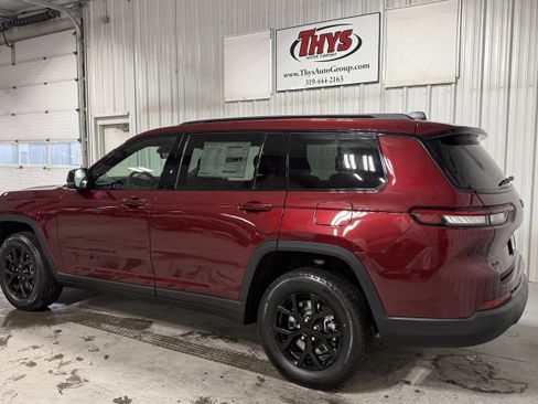 New 2025 Jeep Grand Cherokee L Laredo image 15