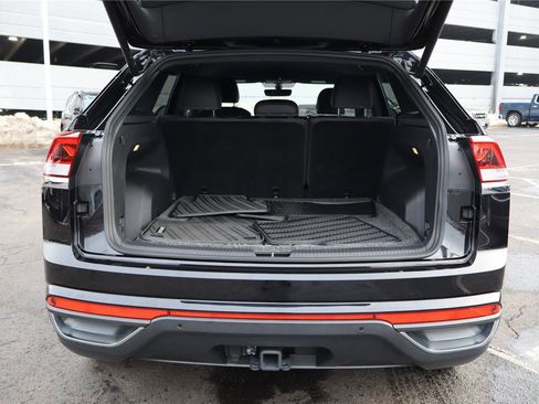 Certified 2023 Volkswagen Atlas Cross Sport SE w/ Black Wheel Package image 5