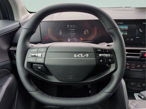 New 2026 Kia Sportage EX FWD image 32