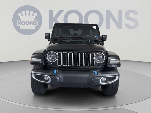 Used 2024 Jeep Wrangler Unlimited Sahara w/ Technology Group AWD/4WD image 11