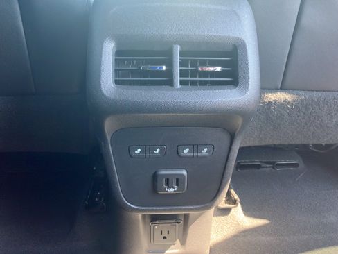 Used 2019 Chevrolet Equinox Premier FWD image 31