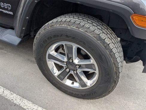 Used 2022 Jeep Wrangler Unlimited Sahara w/ Cold Weather Group image 11