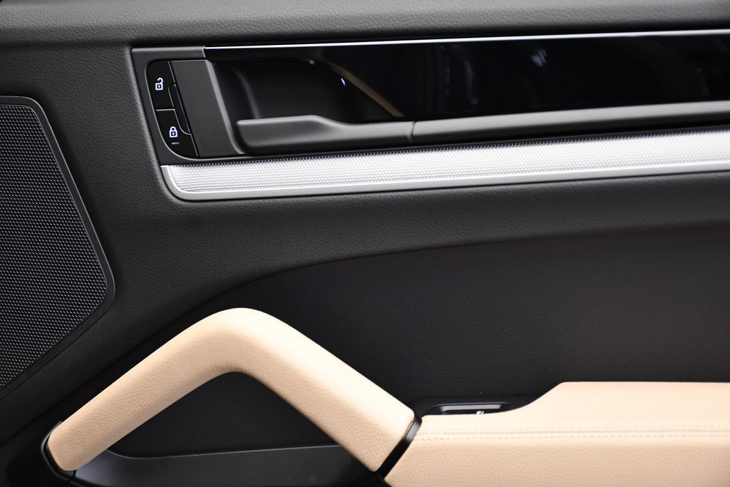Certified 2025 Porsche Cayenne E-Hybrid Coupe AWD/4WD image 55