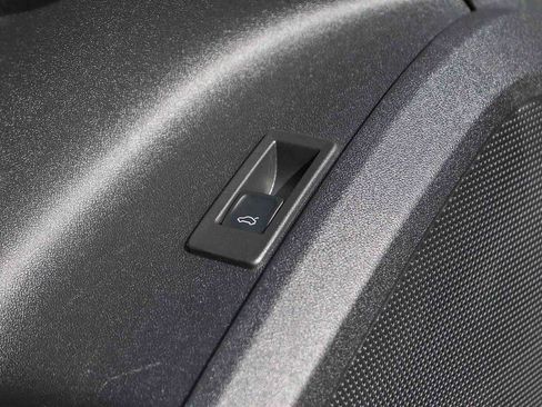 Used 2025 Audi Q5 Premium w/ Convenience Package image 27