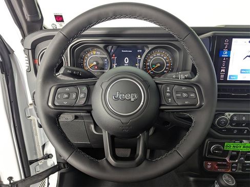 New 2025 Jeep Gladiator Rubicon w/ Safety Group image 24