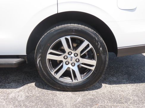 Used 2024 Ford Expedition Limited AWD/4WD image 17