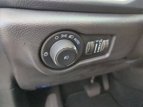 Used 2024 Chrysler Pacifica Touring-L w/ S Appearance Package image 28