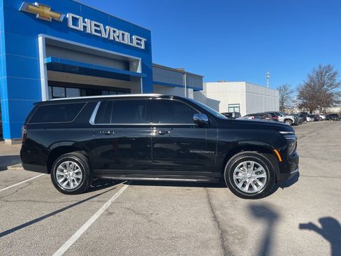 New 2026 Chevrolet Suburban Premier image 2