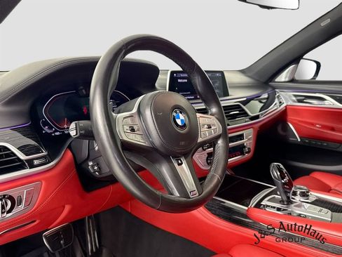Used 2022 BMW 750i xDrive w/ Executive Package AWD/4WD image 9
