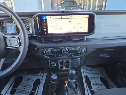 Used 2024 Jeep Wrangler Sport S image 21