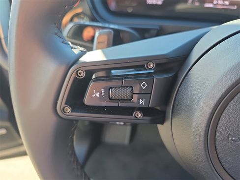 Used 2025 Porsche Cayenne image 34