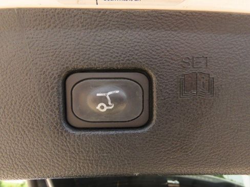 Used 2020 Ford Edge Titanium FWD image 13