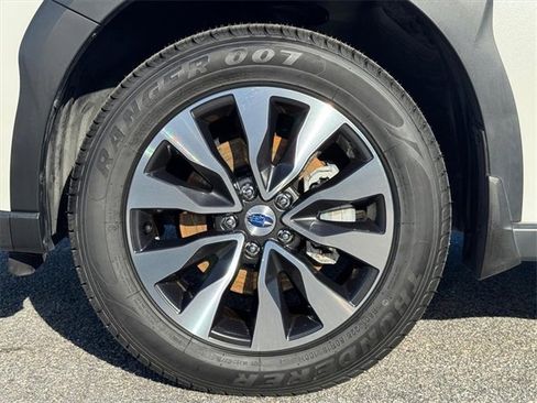 Used 2024 Subaru Outback Touring w/ Popular Package #2 image 9