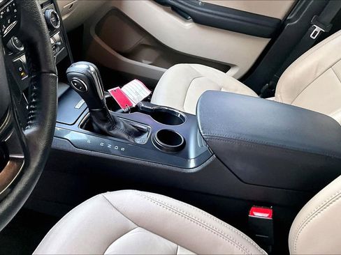 Used 2018 Ford Explorer XLT w/ Equipment Group 202A FWD image 18