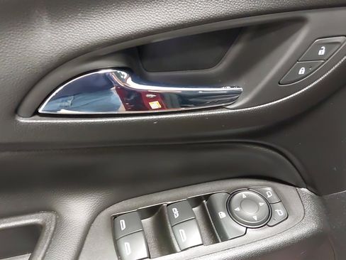 Used 2020 Chevrolet Equinox LT image 25