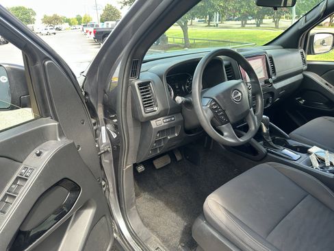 Used 2023 Nissan Frontier SV w/ Midnight Edition Package RWD image 19