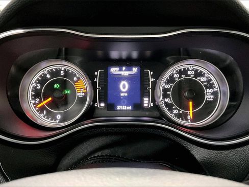 Used 2021 Jeep Cherokee Latitude Plus image 14