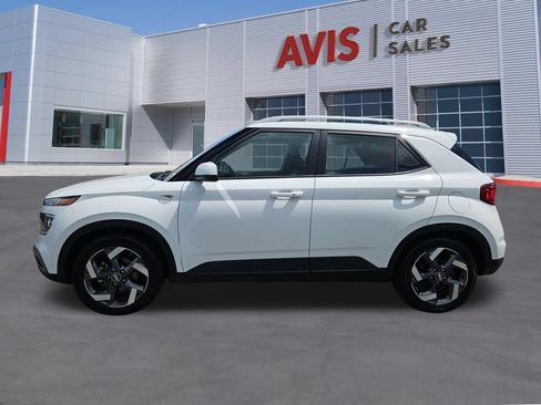 Used 2025 Hyundai Venue SEL FWD image 2