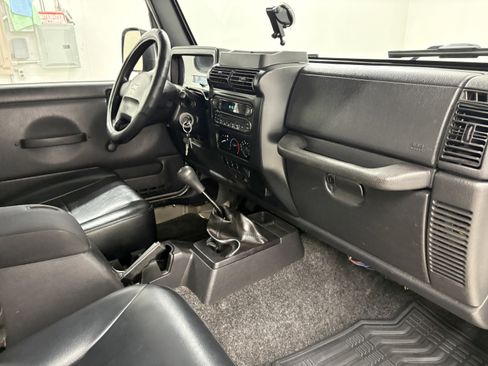 Used 2006 Jeep Wrangler X w/ Tire & Wheel Group (Ecco) AWD/4WD image 17